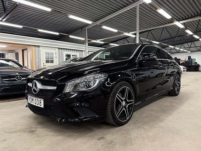 Svart Begagnad 2015 Mercedes CLA200 Shooting Brake Kombi | 179 900 kr (Marknadspris) - Bild 1/4
