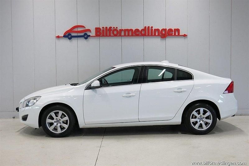 Vit samma som bilen Begagnad 2013 Volvo S60 Momentum Sedan | 94 900 kr (Bra pris) - Bild 1/4