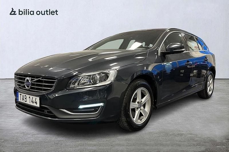 Grå Begagnad 2017 Volvo V60 Momentum Kombi | 179 900 kr (Marknadspris) - Bild 1/3