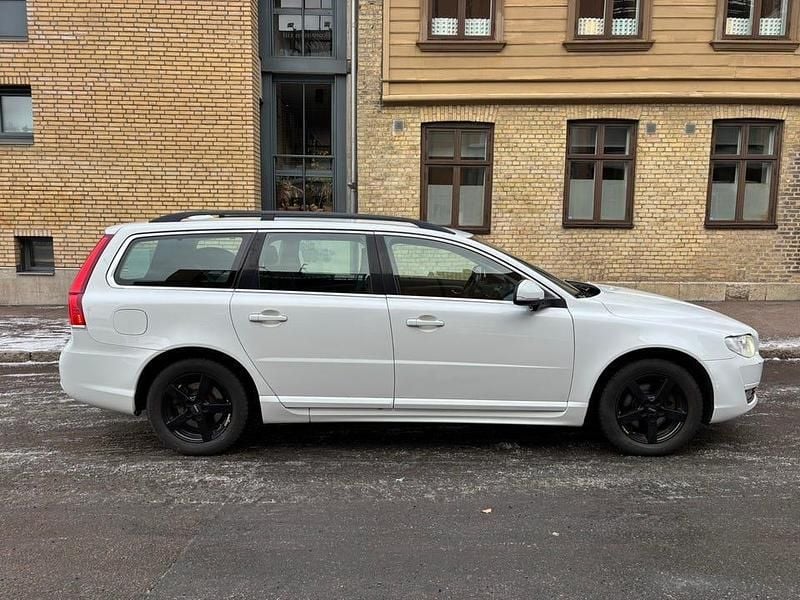 Begagnad 2016 Volvo V70 Momentum Kombi | 77 000 kr (Superpris) - Bild 1/4