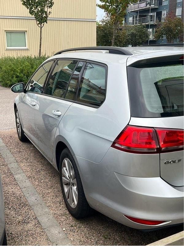 Silver Begagnad 2015 VW Golf VII Kombi | 99 000 kr (Bra pris) - Bild 1/4