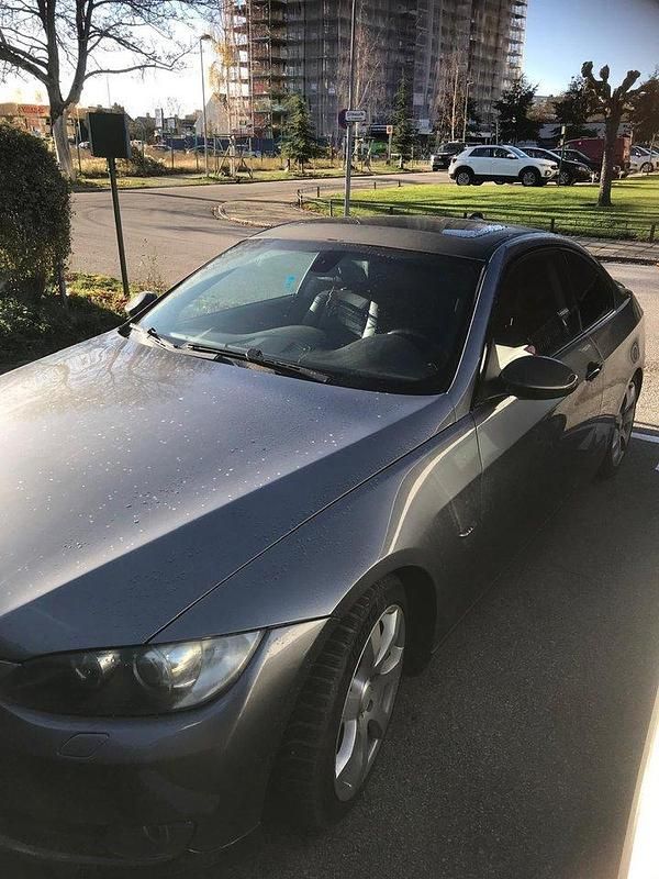 Grå Begagnad 2007 BMW 335 Sportkupé | 90 000 kr - Bild 1/4