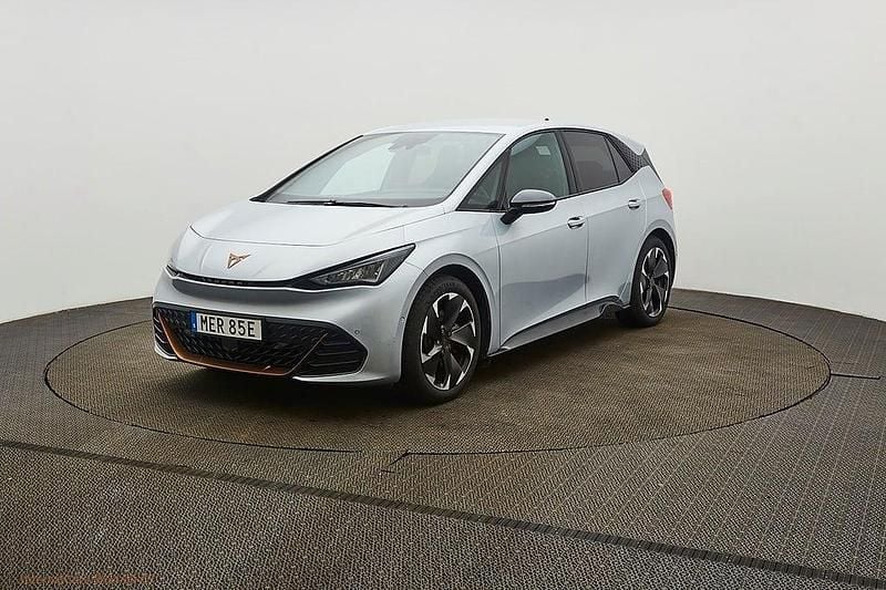 Begagnad Cupra Born e-Boost 170 kW (232 HK) 2023 Silver Halvkombi