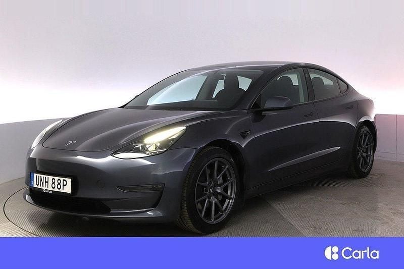 Grå Begagnad 2022 Tesla Model 3 Long Range Sedan | 344 900 kr (Marknadspris) - Bild 1/4