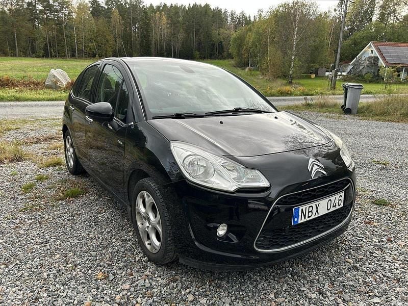Svart Begagnad 2012 Citroën C3 Halvkombi | 55 000 kr (Marknadspris) - Bild 1/3