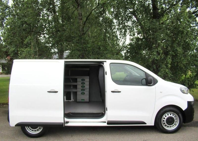 Begagnad Peugeot Expert 145 HK (106 kW) 2022 Vit Van