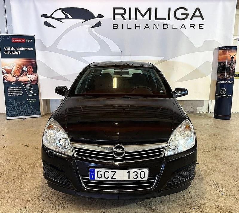 Begagnad Opel Astra 116 HK (85 kW) 2007 Svart Halvkombi