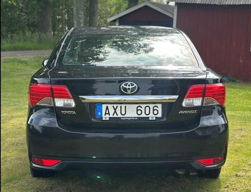 Begagnad Toyota Avensis 147 HK (108 kW) 2014 Black metallic Sedan