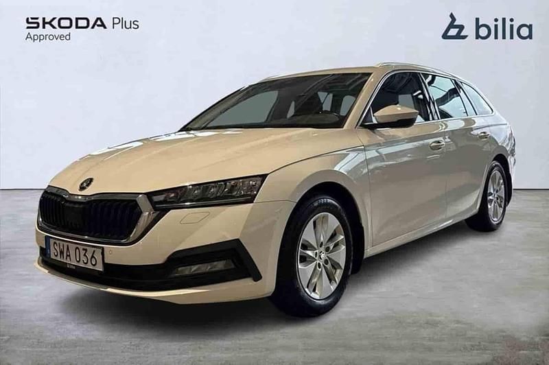 Vit Begagnad 2023 Skoda Octavia Kombi | 269 000 kr (Marknadspris) - Bild 1/1