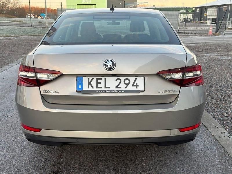 Begagnad Skoda Superb Style 150 HK (110 kW) 2015 Ljusbrun Halvkombi