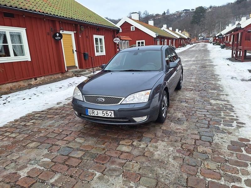 Begagnad Ford Mondeo 145 HK (106 kW) 2004 Halvkombi