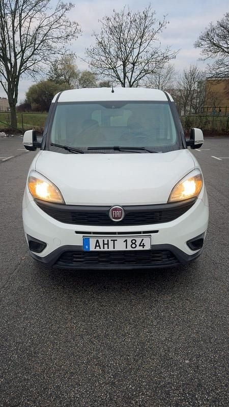 Begagnad 2015 Fiat Doblò Minibuss | 64 900 kr (Marknadspris) - Bild 1/4