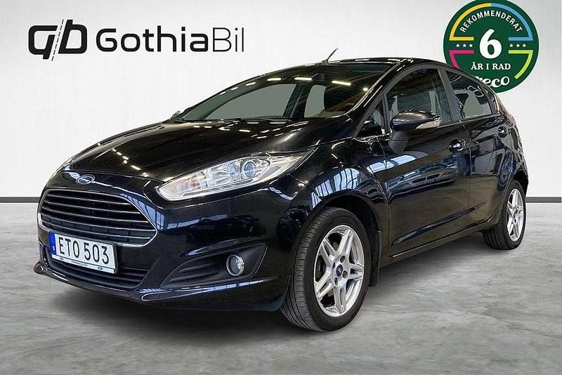 Begagnad Ford Fiesta Titanium 101 HK (74 kW) 2015 Svart Halvkombi