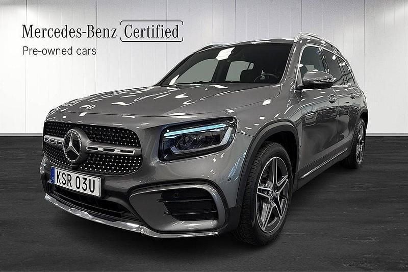 Mörkgrå Begagnad 2024 Mercedes GLB220 AMG SUV | 519 000 kr (Marknadspris) - Bild 1/4