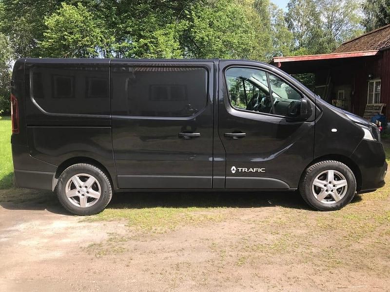 Begagnad Renault Trafic 120 HK (88 kW) 2016 Minibuss