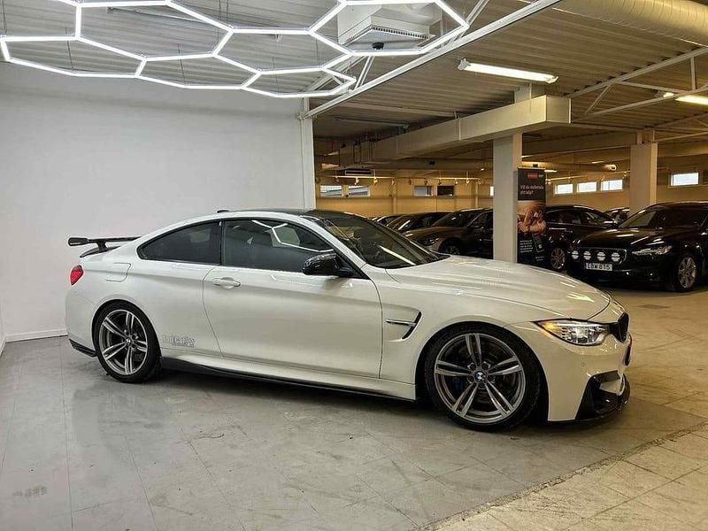 Begagnad BMW M4 Performance 431 HK (317 kW) 2014 Vit Sportkupé