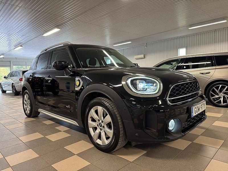 Svart Begagnad 2020 Mini Cooper Countryman SUV | 233 800 kr (Marknadspris) - Bild 1/4