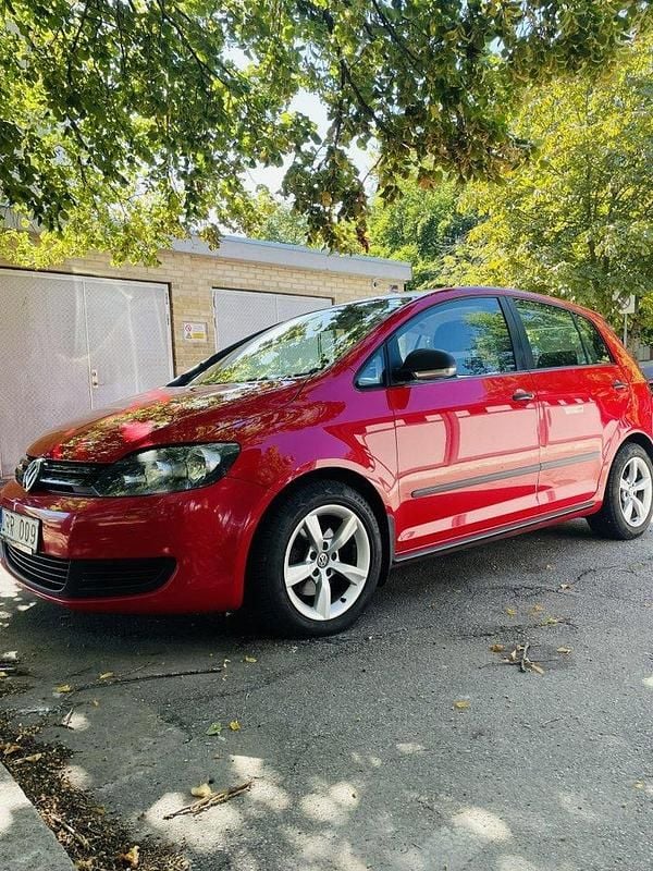Röd Begagnad 2011 VW Golf Plus Cross Minibuss | 69 900 kr (Marknadspris) - Bild 1/4