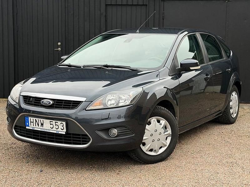 Begagnad Ford Focus Titanium 125 HK (91 kW) 2008 Grå Halvkombi