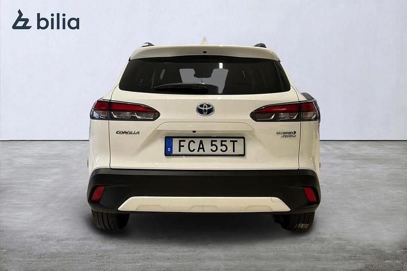 Begagnad Toyota Corolla Cross Style 200 HK (147 kW) 2023 Vit SUV