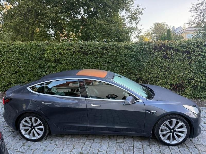 Begagnad Tesla Model 3 Long Range AWD 323 kW (440 HK) 2019 Sedan