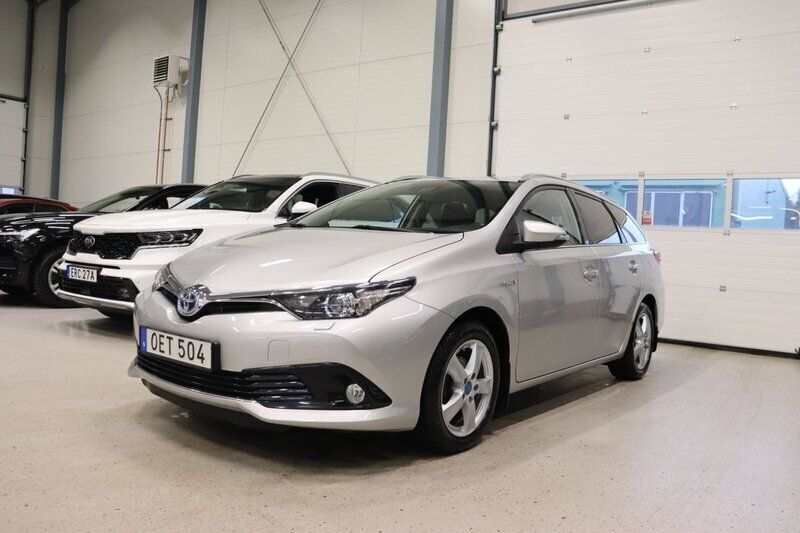 Silver Begagnad 2016 Toyota Auris Touring Sports Active Kombi | 164 800 kr (Marknadspris) - Bild 1/4