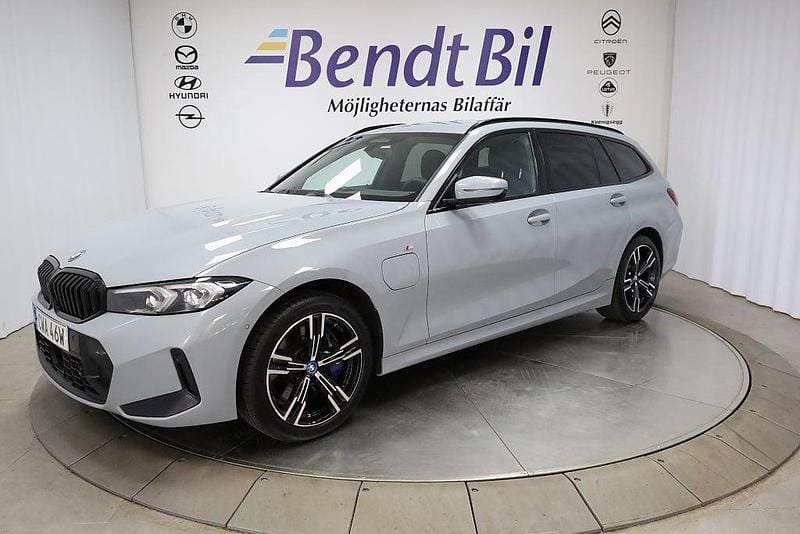 Begagnad BMW 330e M Sport 292 HK (214 kW) 2023 Grå Kombi