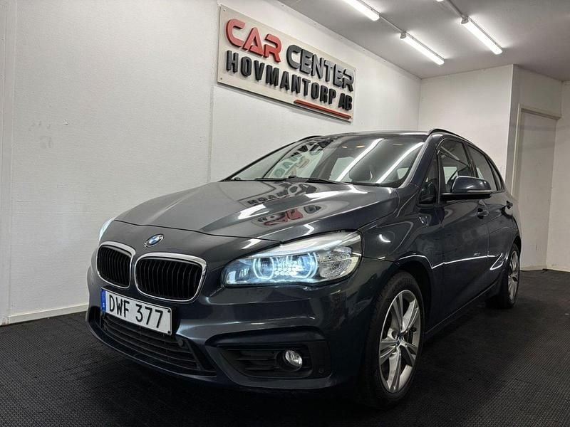 Grå Begagnad 2014 BMW 220 Active Tourer Advantage Minibuss | 109 900 kr - Bild 1/4