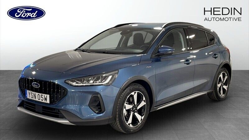 Blå (blue) Begagnad 2024 Ford Focus Active Halvkombi | 224 900 kr (Dyr) - Bild 1/4