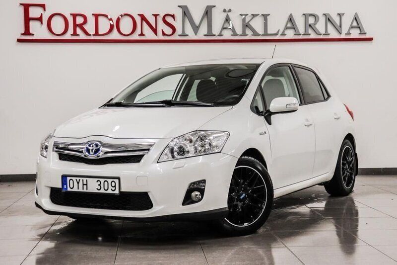 Vit Begagnad 2011 Toyota Auris Hybrid Halvkombi | 114 900 kr (Marknadspris) - Bild 1/4