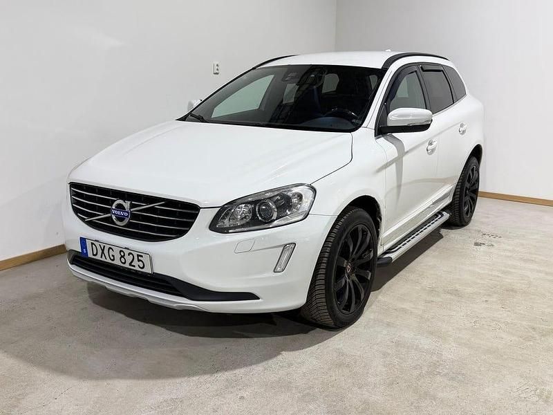 Vit Begagnad 2015 Volvo XC60 Momentum SUV | 125 000 kr (Bra pris) - Bild 1/4
