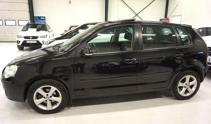 Begagnad VW Polo Comfortline 80 HK (58 kW) 2008 Svart Halvkombi