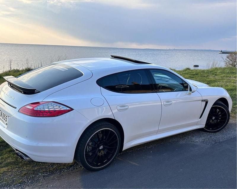 Vit Begagnad 2012 Porsche Panamera 4S Sedan | 250 000 kr (Superpris) - Bild 1/4