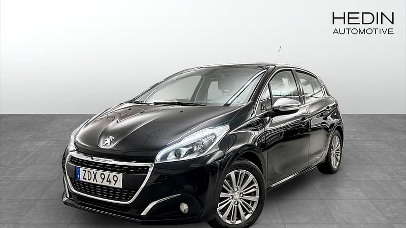 Svart Begagnad 2018 Peugeot 208 Halvkombi | 109 900 kr (Marknadspris) - Bild 1/4