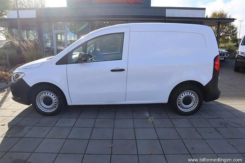 Vit svart Begagnad 2023 Mercedes Citan 110 Van | 174 900 kr (Marknadspris) - Bild 1/4
