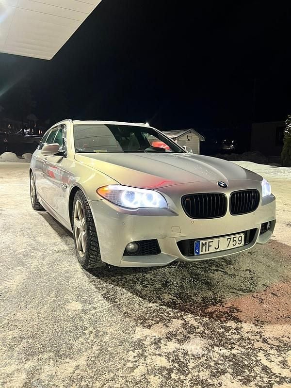 Moonstone silver Begagnad 2012 BMW 535 Kombi | 125 000 kr (Superpris) - Bild 1/4