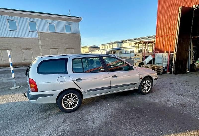Begagnad Renault Mégane II 107 HK (78 kW) 2003