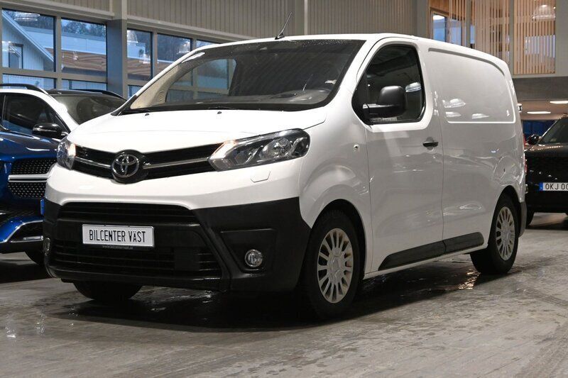 Vit Begagnad 2018 Toyota Proace Van | 149 000 kr (Marknadspris) - Bild 1/4