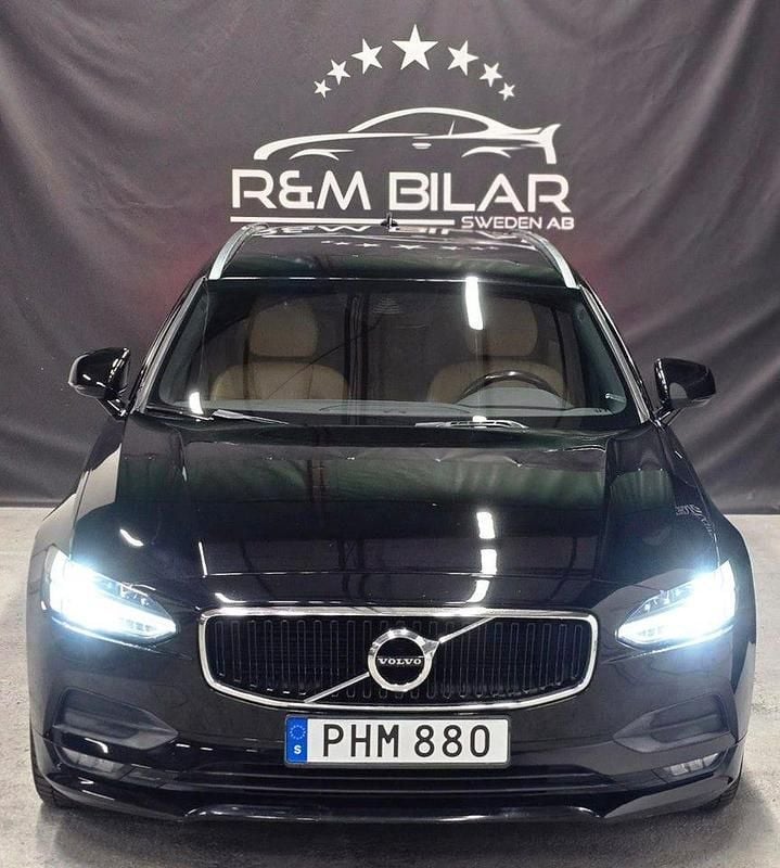 Begagnad Volvo V90 Momentum 150 HK (110 kW) 2017 Svart Kombi