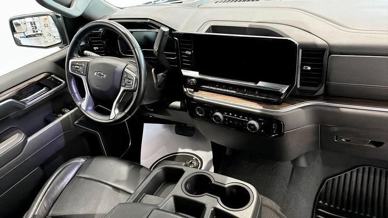 Begagnad Chevrolet Silverado 360 HK (264 kW) 2022 Svart