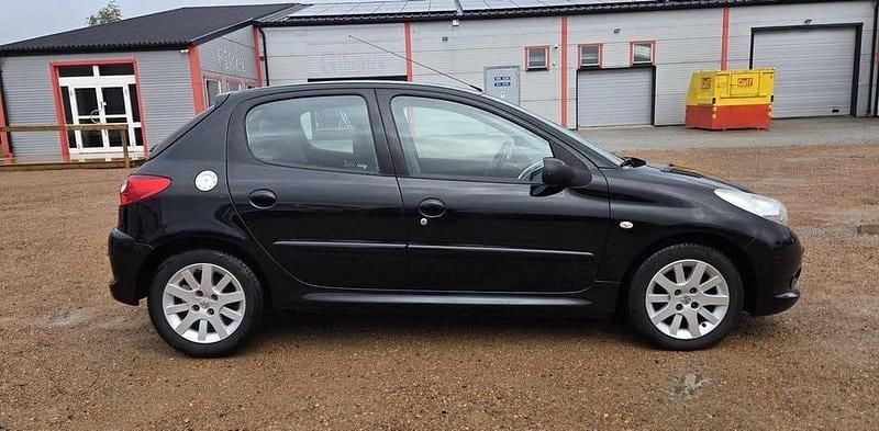 Begagnad Peugeot 206+ 73 HK (53 kW) 2011 Svart Halvkombi
