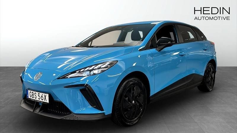 Blå (blue) Begagnad 2022 MG MG4 EV Halvkombi | 259 900 kr - Bild 1/4