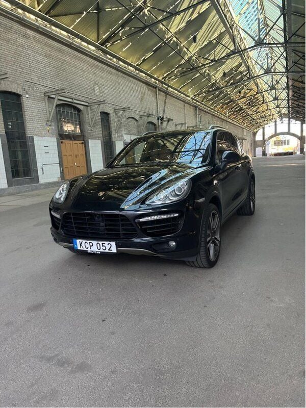 Svart Begagnad 2013 Porsche Cayenne Turbo SUV | 289 000 kr (Bra pris) - Bild 1/4