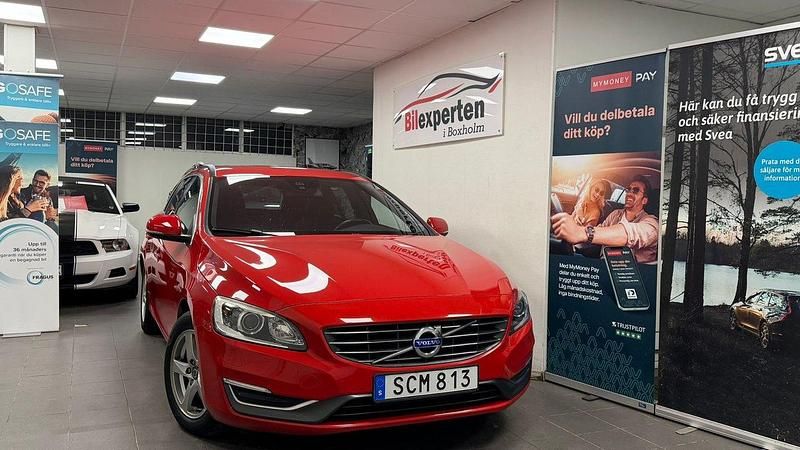 Röd Begagnad 2014 Volvo V60 Momentum Kombi | 134 900 kr (Marknadspris) - Bild 1/4