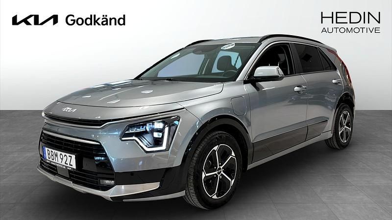 Grå Begagnad 2023 Kia Niro Advance SUV | 340 000 kr (Dyr) - Bild 1/4