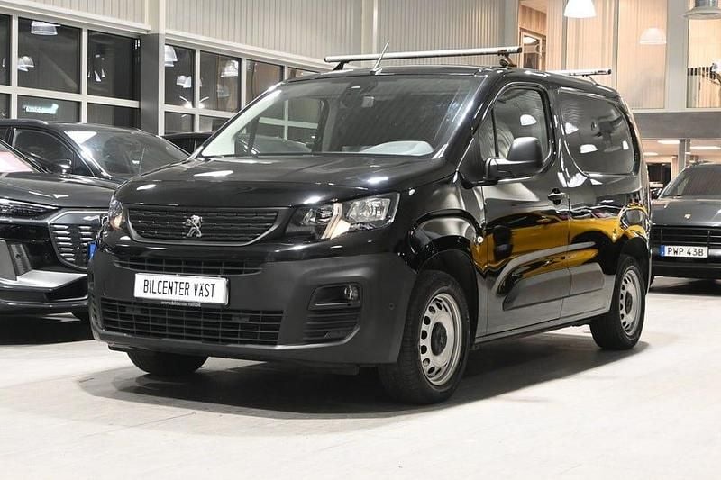 Svart Begagnad 2021 Peugeot Partner Minibuss | 159 000 kr (Marknadspris) - Bild 1/4