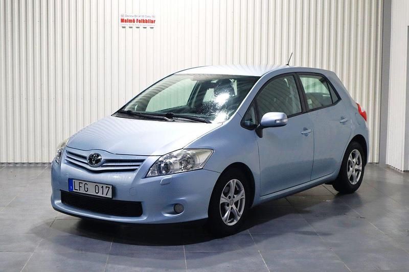 Ljusblå Begagnad 2010 Toyota Auris Plus Halvkombi | 79 900 kr (Marknadspris) - Bild 1/4
