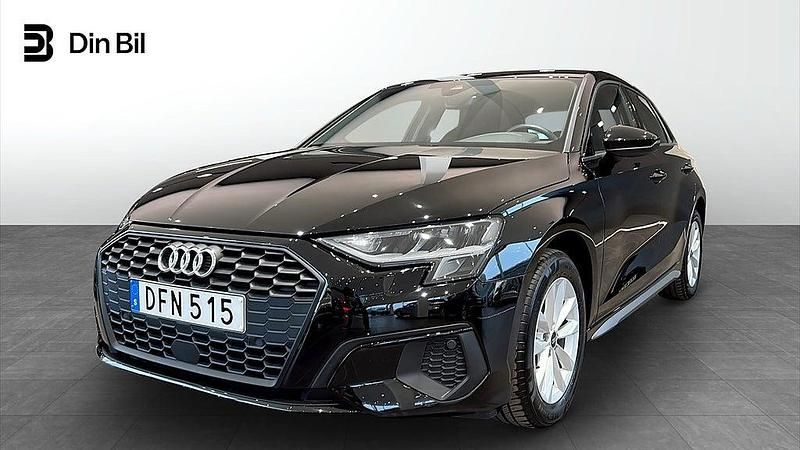 Svart Begagnad 2023 Audi A3 Sportback Proline Halvkombi | 239 000 kr (Marknadspris) - Bild 1/4