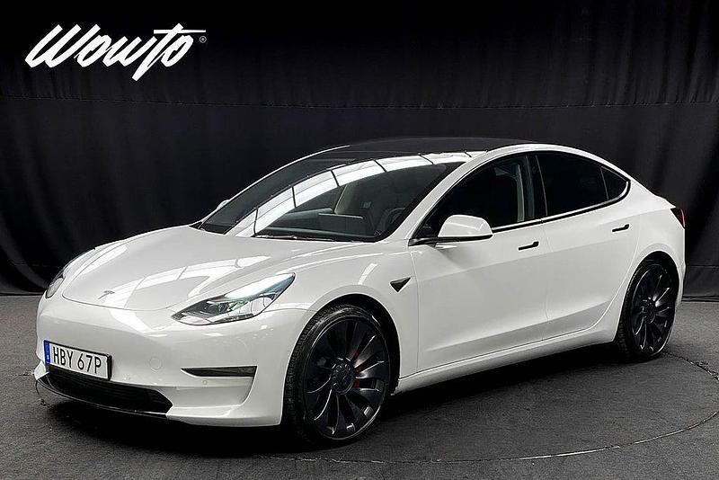 Vit Begagnad 2021 Tesla Model 3 Performance Sedan | 319 800 kr (Marknadspris) - Bild 1/3