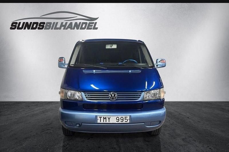 Begagnad VW Caravelle 116 HK (85 kW) 2002 Blå Minibuss